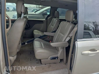 2015 Chrysler Town & Country Touring 121.2" WB – miniatura 16