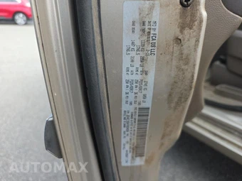 2015 Chrysler Town & Country Touring 121.2" WB – miniatura 17