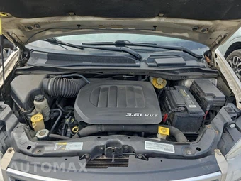 2015 Chrysler Town & Country Touring 121.2" WB – miniatura 18
