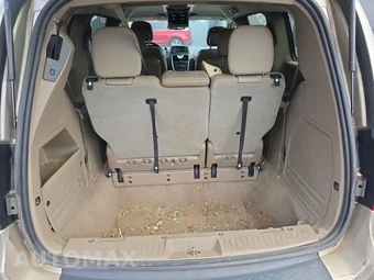 2015 Chrysler Town & Country Touring 121.2" WB – miniatura 19