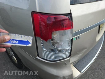 2015 Chrysler Town & Country Touring 121.2" WB – miniatura 23