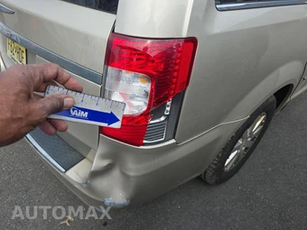 2015 Chrysler Town & Country Touring 121.2" WB – miniatura 24