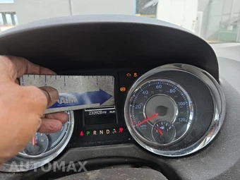 2015 Chrysler Town & Country Touring 121.2" WB – miniatura 27