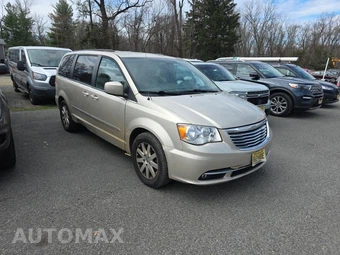 2015 Chrysler Town & Country Touring 121.2" WB – miniatura 3