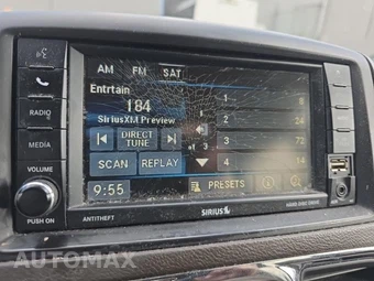 2015 Chrysler Town & Country Touring 121.2" WB – miniatura 31