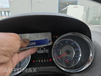 2015 Chrysler Town & Country Touring 121.2" WB – miniatura 33