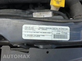 2015 Chrysler Town & Country Touring 121.2" WB – miniatura 39