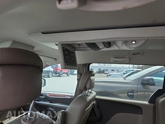 2015 Chrysler Town & Country Touring 121.2" WB – miniatura 41
