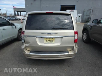 2015 Chrysler Town & Country Touring 121.2" WB – miniatura 5