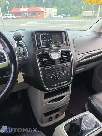 2015 Chrysler Town & Country Touring 121.2" WB - miniatura 10