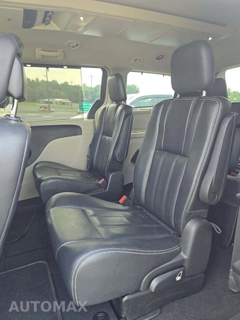 2015 Chrysler Town & Country Touring 121.2" WB - miniatura 13