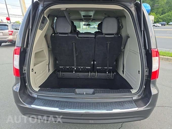 2015 Chrysler Town & Country Touring 121.2" WB - miniatura 15