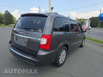 2015 Chrysler Town & Country Touring 121.2" WB - miniatura 3