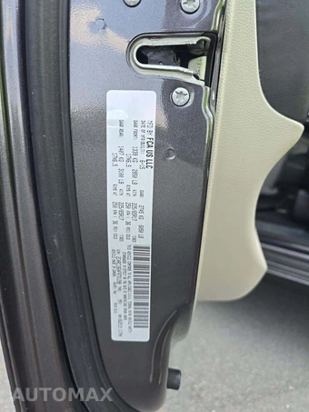 2015 Chrysler Town & Country Touring 121.2" WB - miniatura 5