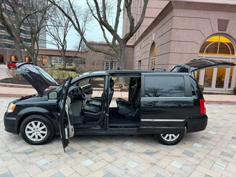 2015 Chrysler Town & Country Touring 121.2" WB - miniatura 11