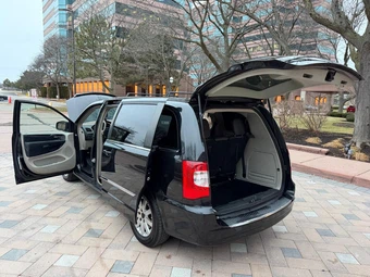 2015 Chrysler Town & Country Touring 121.2" WB - miniatura 12