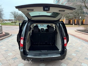2015 Chrysler Town & Country Touring 121.2" WB - miniatura 13