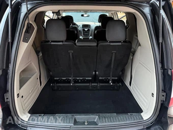 2015 Chrysler Town & Country Touring 121.2" WB - miniatura 14