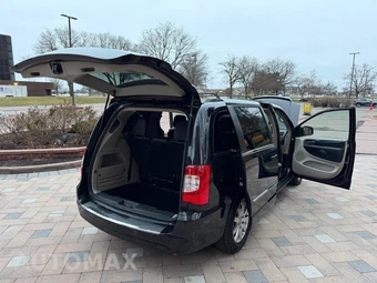 2015 Chrysler Town & Country Touring 121.2" WB - miniatura 15