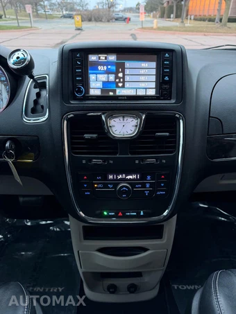 2015 Chrysler Town & Country Touring 121.2" WB - miniatura 20