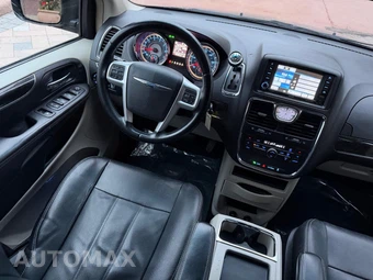 2015 Chrysler Town & Country Touring 121.2" WB - miniatura 22