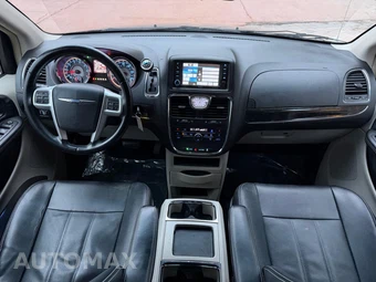2015 Chrysler Town & Country Touring 121.2" WB - miniatura 23