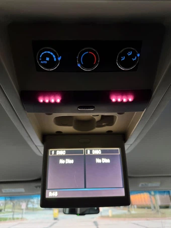2015 Chrysler Town & Country Touring 121.2" WB - miniatura 24