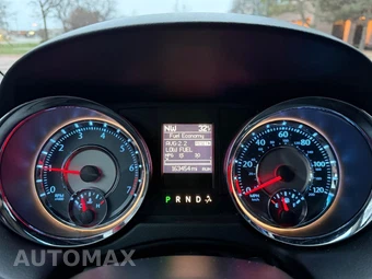 2015 Chrysler Town & Country Touring 121.2" WB - miniatura 30