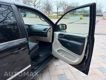 2015 Chrysler Town & Country Touring 121.2" WB - miniatura 34