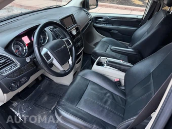 2015 Chrysler Town & Country Touring 121.2" WB - miniatura 41