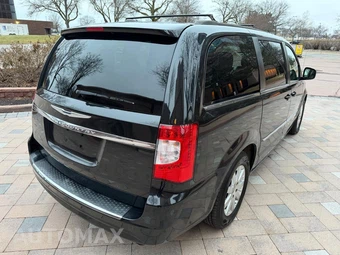2015 Chrysler Town & Country Touring 121.2" WB - miniatura 5