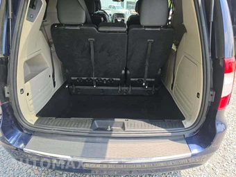 2015 Chrysler Town & Country Touring 121.2" WB - miniatura 12