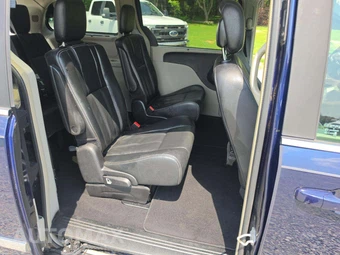 2015 Chrysler Town & Country Touring 121.2" WB - miniatura 14