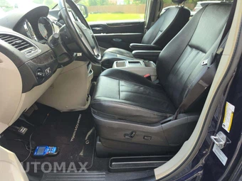 2015 Chrysler Town & Country Touring 121.2" WB - miniatura 3