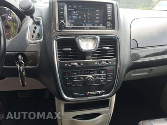 2015 Chrysler Town & Country Touring 121.2" WB - miniatura 7