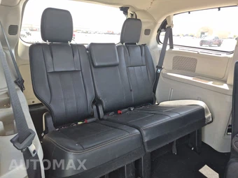 2015 Chrysler Town & Country Touring 121.2" WB - miniatura 14