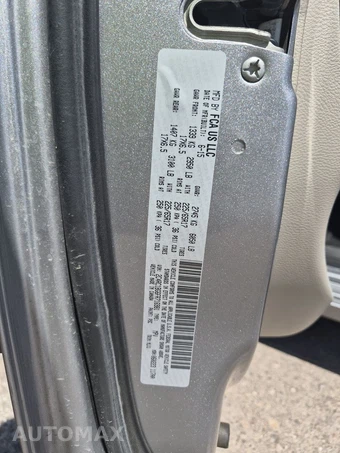 2015 Chrysler Town & Country Touring 121.2" WB - miniatura 15