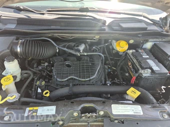 2015 Chrysler Town & Country Touring 121.2" WB - miniatura 16