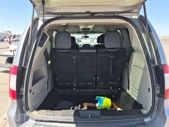 2015 Chrysler Town & Country Touring 121.2" WB - miniatura 17