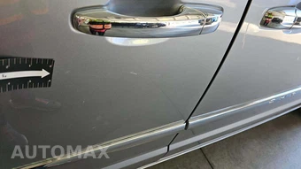 2015 Chrysler Town & Country Touring 121.2" WB - miniatura 25