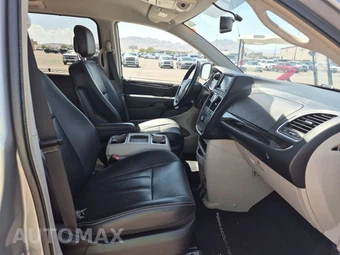 2015 Chrysler Town & Country Touring 121.2" WB - miniatura 8