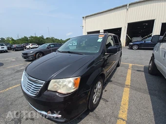 2015 Chrysler Town & Country Touring 121.2" WB