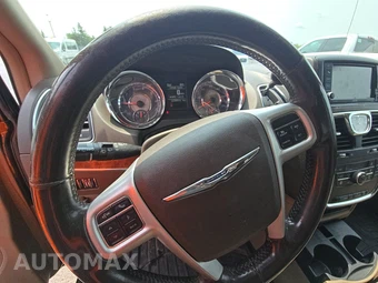 2015 Chrysler Town & Country Touring 121.2" WB - miniatura 10