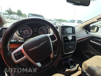 2015 Chrysler Town & Country Touring 121.2" WB - miniatura 11