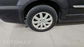 2015 Chrysler Town & Country Touring 121.2" WB - miniatura 21