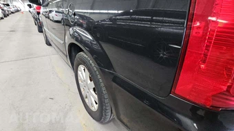 2015 Chrysler Town & Country Touring 121.2" WB - miniatura 29