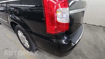 2015 Chrysler Town & Country Touring 121.2" WB - miniatura 32