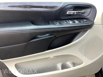 2015 Chrysler Town & Country Touring 121.2" WB - miniatura 11