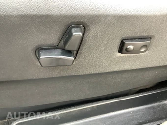 2015 Chrysler Town & Country Touring 121.2" WB - miniatura 13