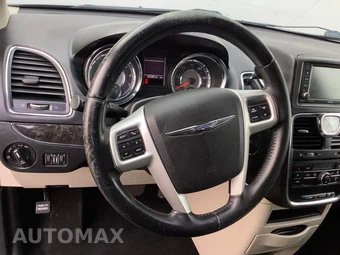 2015 Chrysler Town & Country Touring 121.2" WB - miniatura 16